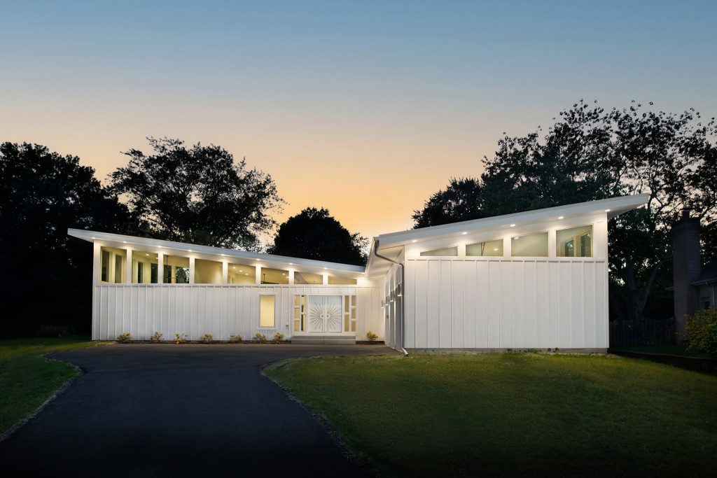 Twilight Image of Midcentury Modern New Construction Home in Itasca IL by Galvanized Construction, Architectural Photography in Chicago
