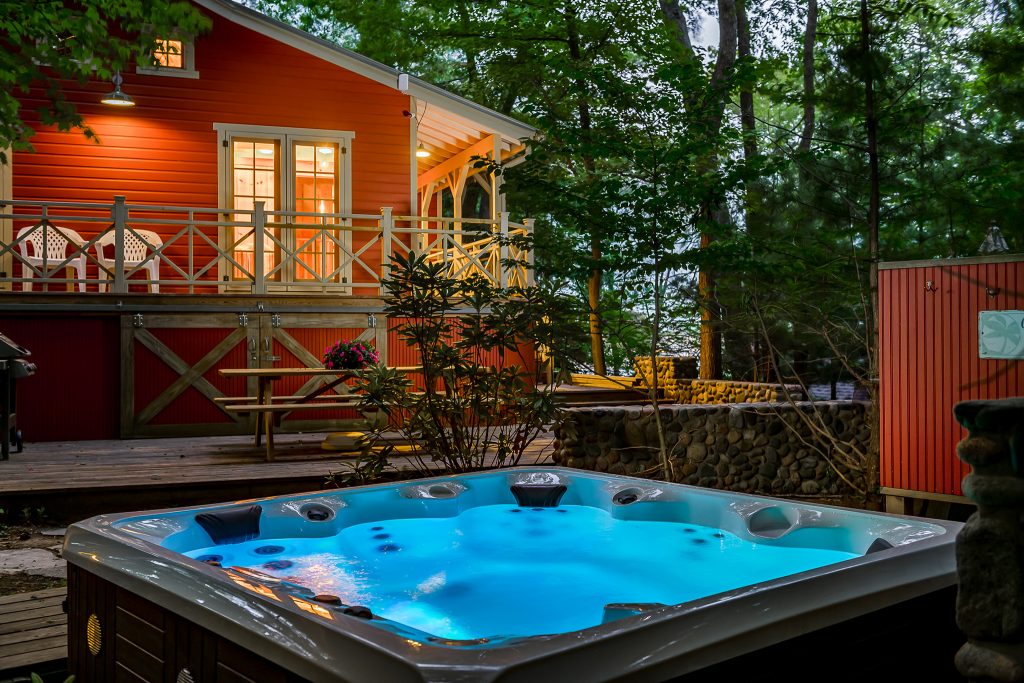 Twilight photo of jacuzzi at short term vacation rental for Lakeshore Lodge, Architectural Photography in Chicago
